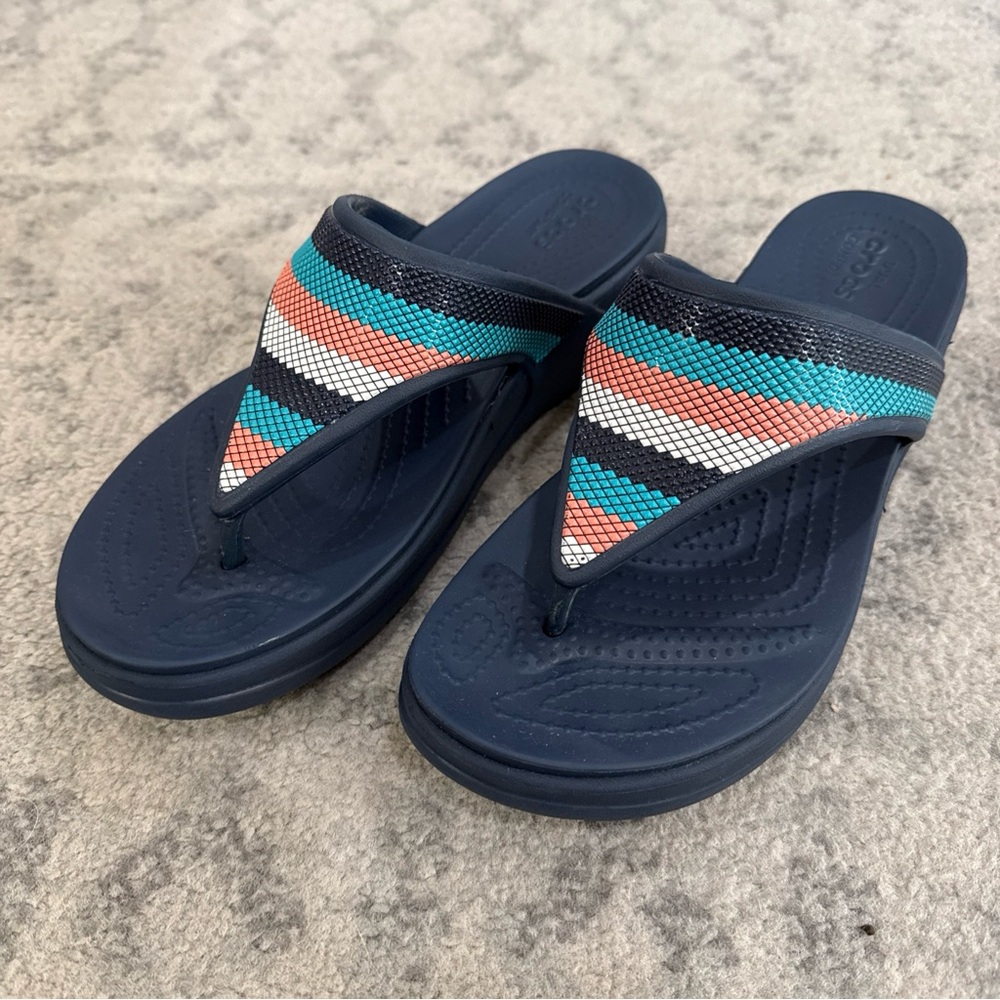 Crocs Monterey Bead Design Wedge Thong Flipflop Sandals Women’s Size 9 Navy Blue